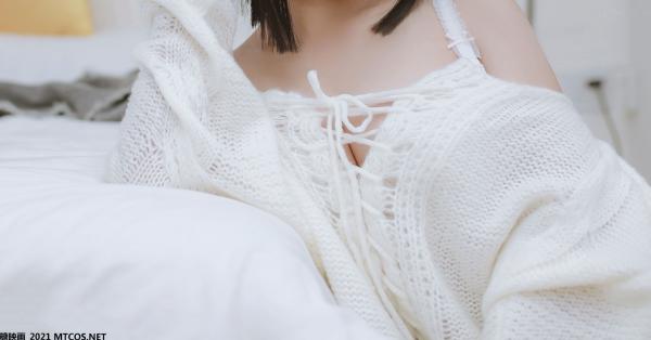    MTCos喵糖映画-Vol.457-《妹妹的白色毛衣》清纯居家唯美软妹少女私房写真第17张图片