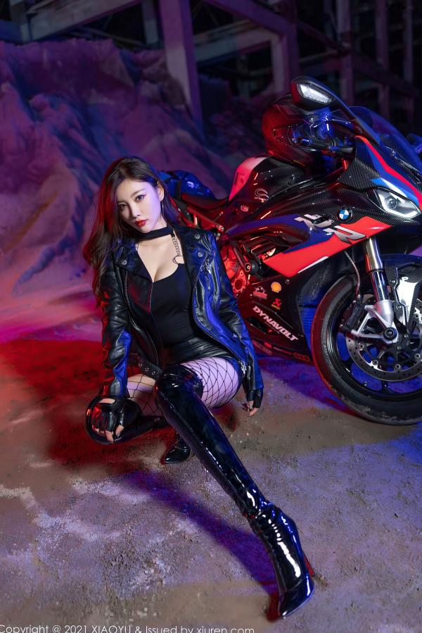    XiaoYu语画界-638-杨晨晨Sugar：夜幕下机车女郎写真，黑色皮衣皮裤搭配诱惑渔网袜与高跟长靴，极致演绎飒爽与性感。第10张图片