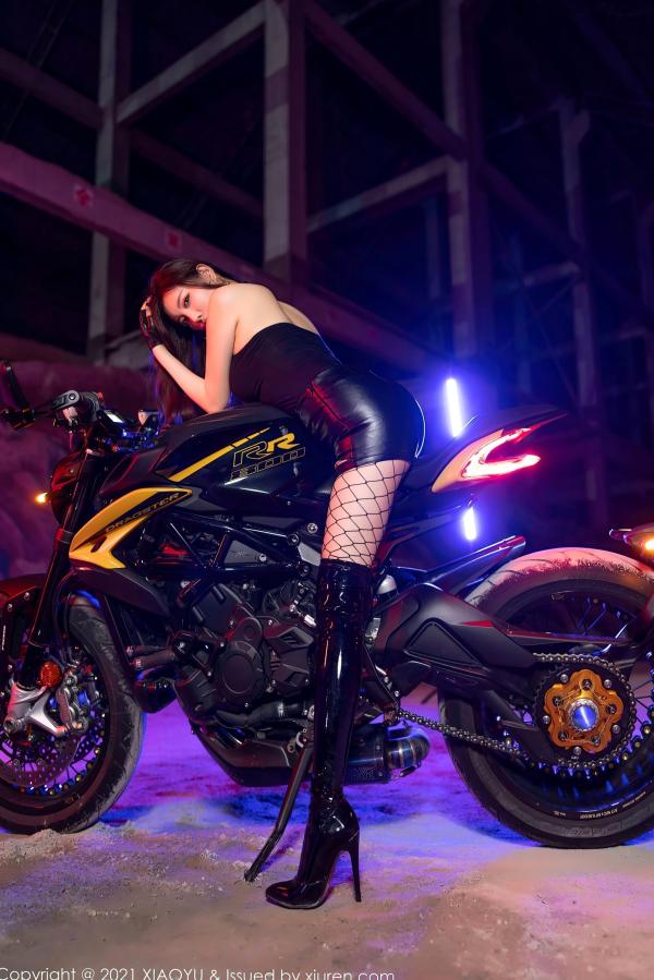    XiaoYu语画界-638-杨晨晨Sugar：夜幕下机车女郎写真，黑色皮衣皮裤搭配诱惑渔网袜与高跟长靴，极致演绎飒爽与性感。第42张图片