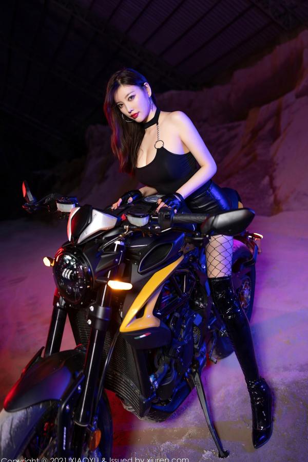    XiaoYu语画界-638-杨晨晨Sugar：夜幕下机车女郎写真，黑色皮衣皮裤搭配诱惑渔网袜与高跟长靴，极致演绎飒爽与性感。第45张图片