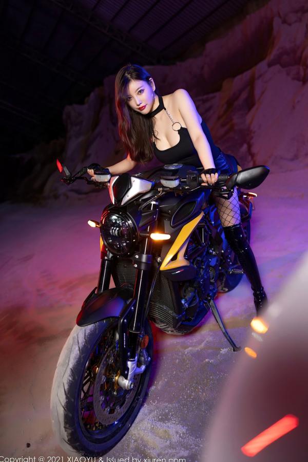    XiaoYu语画界-638-杨晨晨Sugar：夜幕下机车女郎写真，黑色皮衣皮裤搭配诱惑渔网袜与高跟长靴，极致演绎飒爽与性感。第47张图片