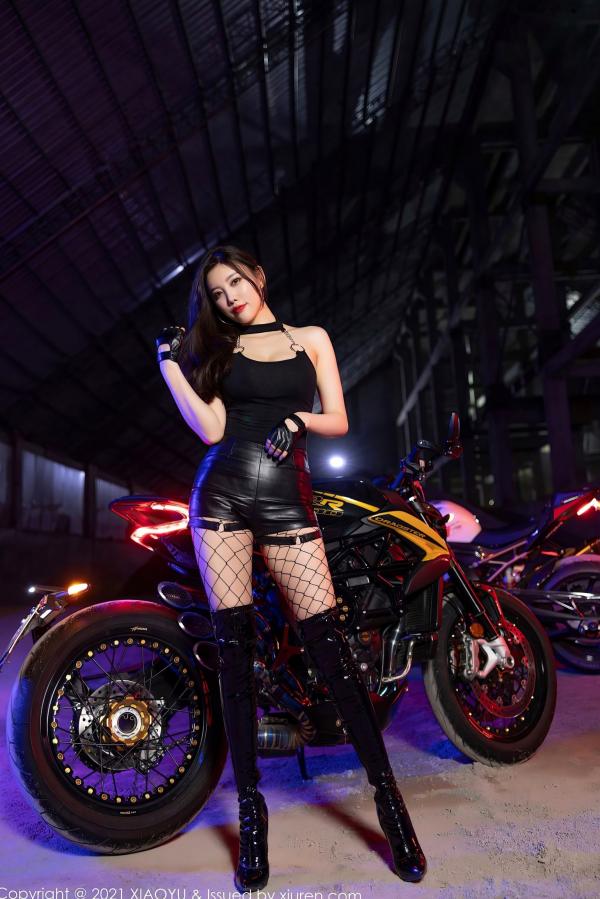    XiaoYu语画界-638-杨晨晨Sugar：夜幕下机车女郎写真，黑色皮衣皮裤搭配诱惑渔网袜与高跟长靴，极致演绎飒爽与性感。第48张图片