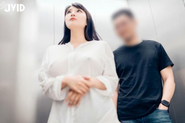    JVID-乐乐-电梯紧急停止：大尺度私密互动，极致诱惑身材展现，挑战视觉极限的18禁惊艳大片第28张图片