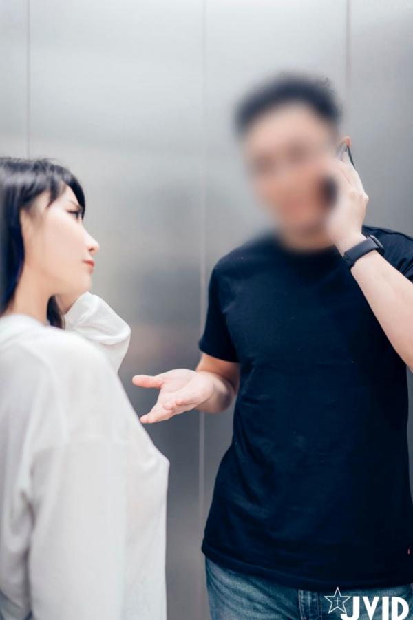    JVID-乐乐-电梯紧急停止：大尺度私密互动，极致诱惑身材展现，挑战视觉极限的18禁惊艳大片第42张图片