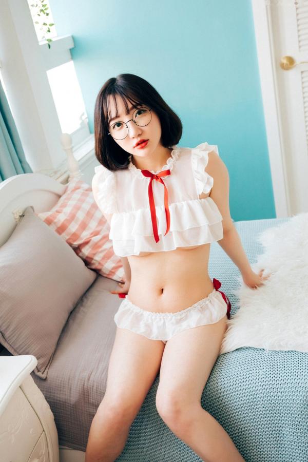    韩国美女孙乐乐Son-YeEun：卧室私房大尺度写真，复古眼镜清新短发，极致油光诱惑，女王归来无圣光福利第41张图片