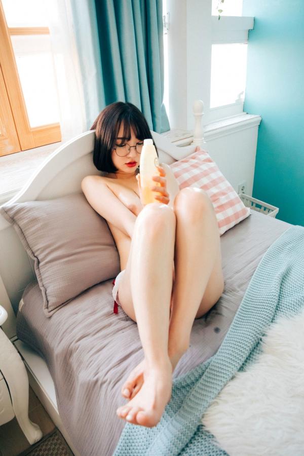    韩国美女孙乐乐Son-YeEun：卧室私房大尺度写真，复古眼镜清新短发，极致油光诱惑，女王归来无圣光福利第89张图片