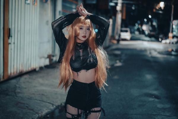    韩国美女孙乐乐Son-YeEun死亡笔记弥海砂Cosplay，暗黑车内私房大尺度写真，夜拍街头哥特诱惑，无圣光性感演绎第12张图片