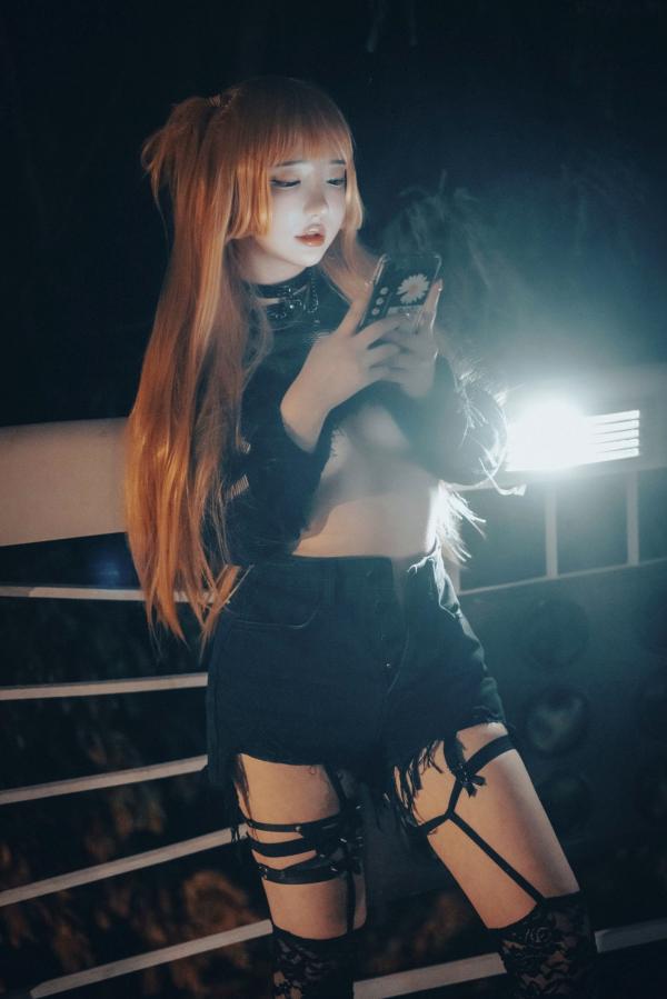    韩国美女孙乐乐Son-YeEun死亡笔记弥海砂Cosplay，暗黑车内私房大尺度写真，夜拍街头哥特诱惑，无圣光性感演绎第29张图片