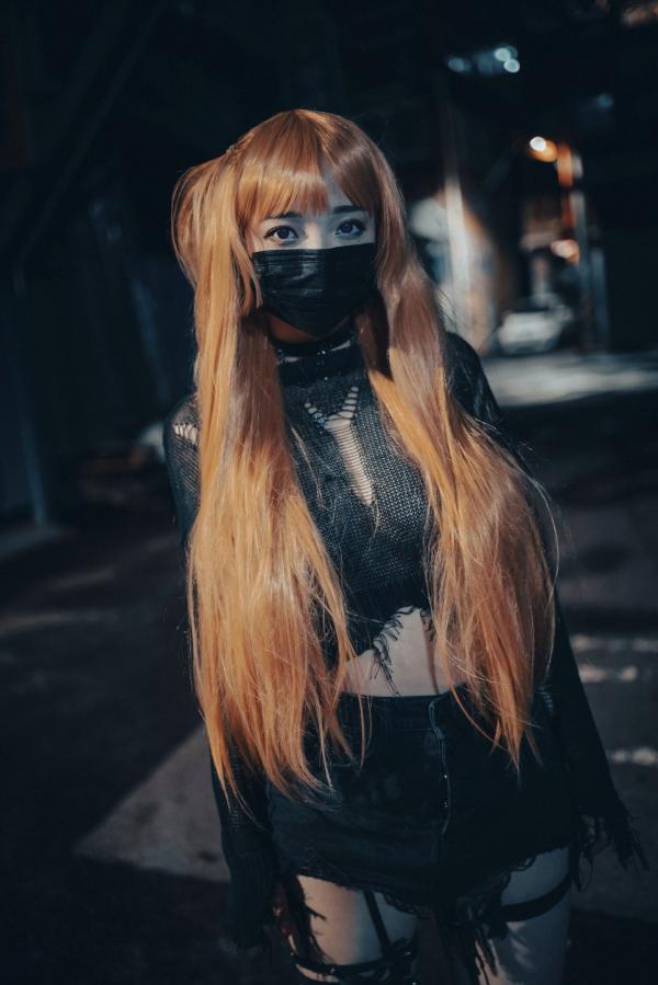    韩国美女孙乐乐Son-YeEun死亡笔记弥海砂Cosplay，暗黑车内私房大尺度写真，夜拍街头哥特诱惑，无圣光性感演绎第37张图片