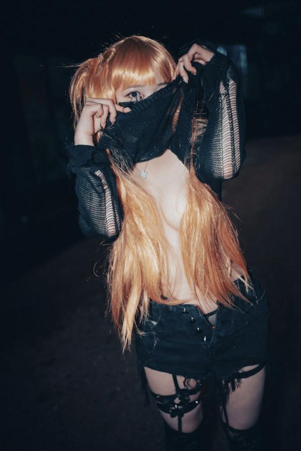    韩国美女孙乐乐Son-YeEun死亡笔记弥海砂Cosplay，暗黑车内私房大尺度写真，夜拍街头哥特诱惑，无圣光性感演绎第42张图片
