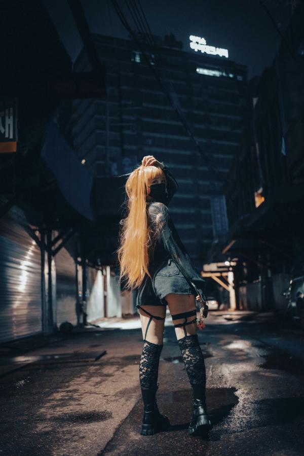    韩国美女孙乐乐Son-YeEun死亡笔记弥海砂Cosplay，暗黑车内私房大尺度写真，夜拍街头哥特诱惑，无圣光性感演绎第55张图片