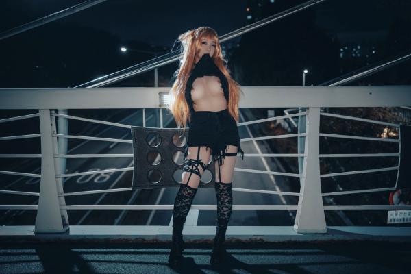    韩国美女孙乐乐Son-YeEun死亡笔记弥海砂Cosplay，暗黑车内私房大尺度写真，夜拍街头哥特诱惑，无圣光性感演绎第62张图片