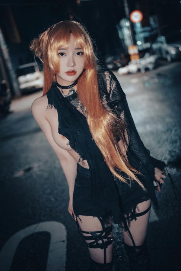    韩国美女孙乐乐Son-YeEun死亡笔记弥海砂Cosplay，暗黑车内私房大尺度写真，夜拍街头哥特诱惑，无圣光性感演绎第63张图片