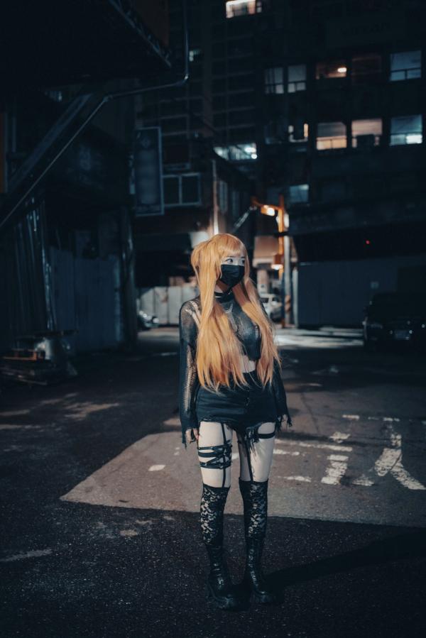    韩国美女孙乐乐Son-YeEun死亡笔记弥海砂Cosplay，暗黑车内私房大尺度写真，夜拍街头哥特诱惑，无圣光性感演绎第64张图片