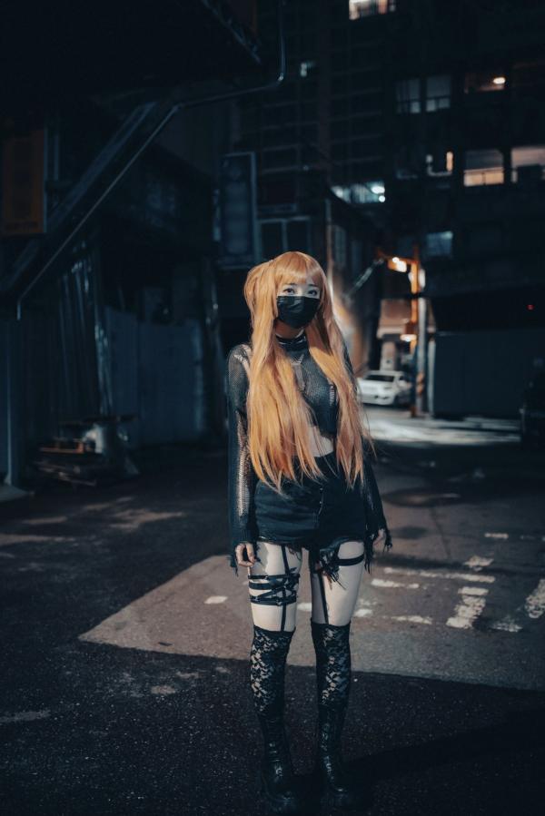    韩国美女孙乐乐Son-YeEun死亡笔记弥海砂Cosplay，暗黑车内私房大尺度写真，夜拍街头哥特诱惑，无圣光性感演绎第65张图片