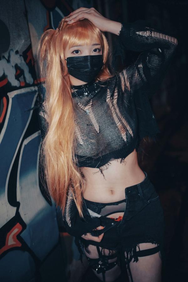    韩国美女孙乐乐Son-YeEun死亡笔记弥海砂Cosplay，暗黑车内私房大尺度写真，夜拍街头哥特诱惑，无圣光性感演绎第69张图片