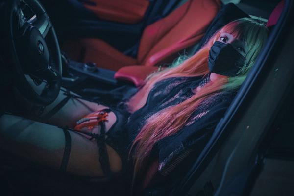    韩国美女孙乐乐Son-YeEun死亡笔记弥海砂Cosplay，暗黑车内私房大尺度写真，夜拍街头哥特诱惑，无圣光性感演绎第130张图片