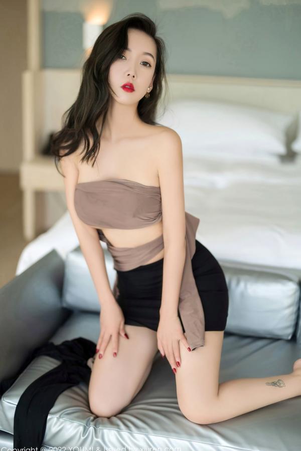    尤蜜荟 艾静香 三亚高端酒店私房 咖啡色露肩装短裙黑丝诱惑性感写真第40张图片