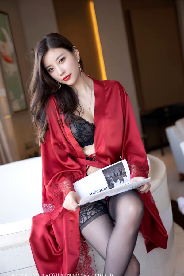 杨晨晨 杨晨晨Yome  杨晨晨Sugar猩红吊带裙私房大片：黑色蕾丝内衣与黑丝高跟的极致诱惑，冷艳御姐高端酒店旅拍系列第53张图片