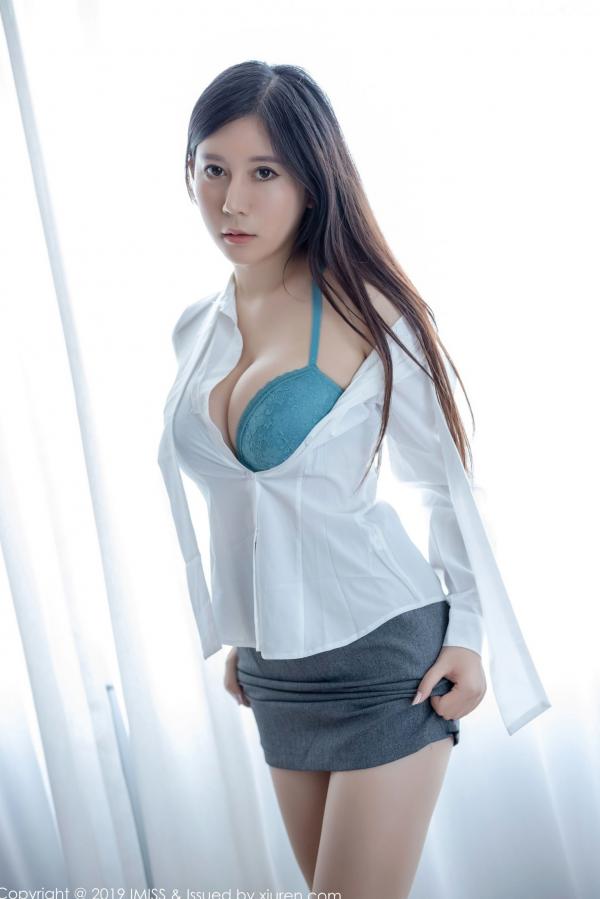    IMiss爱蜜社409李雅：干练职场秘书制服诱惑，极致白皙美腿演绎绝美都市OL风情第12张图片