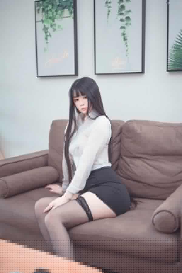    落落Raku-May-Weekday 制服诱惑办公OL穿搭，性感吊带丝袜私房写真，魅惑眼神诱人美腿系列第2张图片