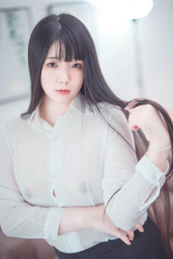    落落Raku-May-Weekday 制服诱惑办公OL穿搭，性感吊带丝袜私房写真，魅惑眼神诱人美腿系列第11张图片
