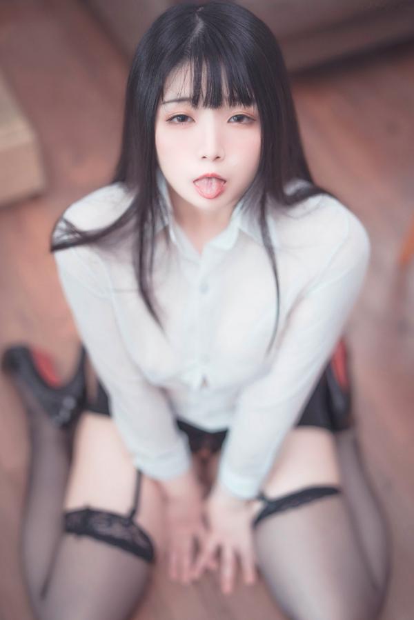    落落Raku-May-Weekday 制服诱惑办公OL穿搭，性感吊带丝袜私房写真，魅惑眼神诱人美腿系列第15张图片