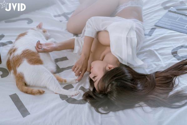    JVID-乐乐-居家性感衬衫诱惑，白色蕾丝内衣私房写真，展示傲人曲线的极品女神第44张图片