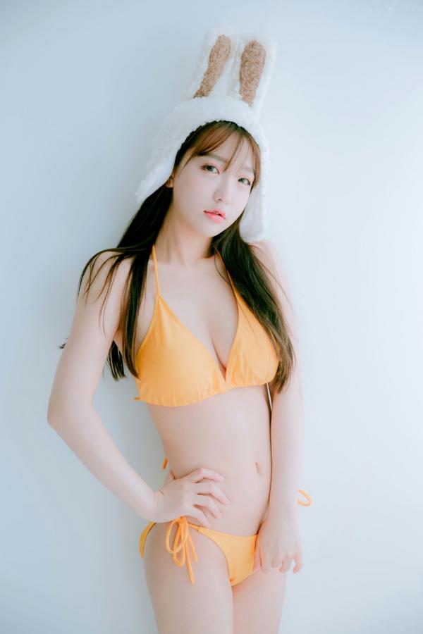    韩国尤物孙乐乐Son Ye Eun兔耳比基尼写真，清新甜美与性感诱惑的完美碰撞第1张图片