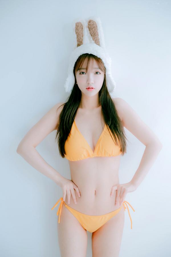    韩国尤物孙乐乐Son Ye Eun兔耳比基尼写真，清新甜美与性感诱惑的完美碰撞第2张图片