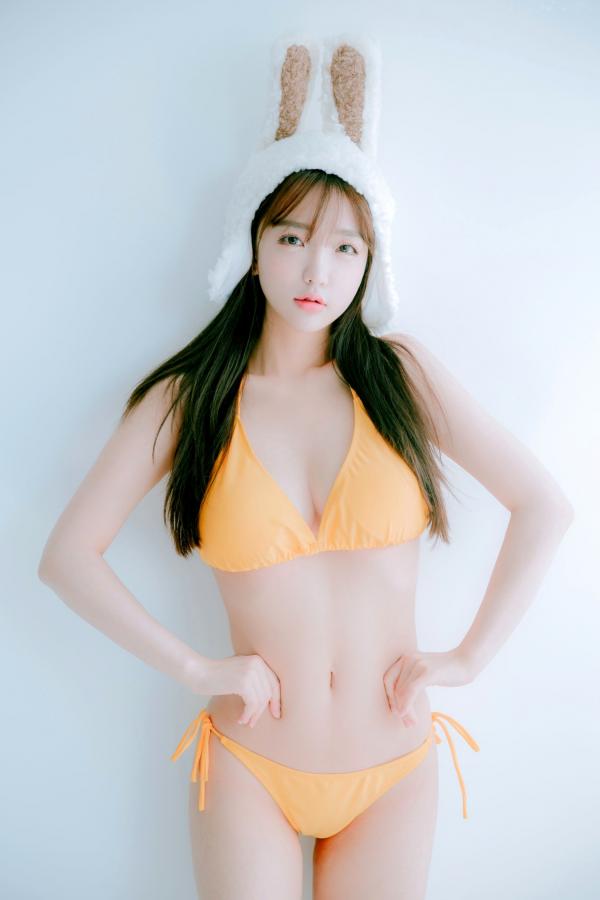    韩国尤物孙乐乐Son Ye Eun兔耳比基尼写真，清新甜美与性感诱惑的完美碰撞第3张图片