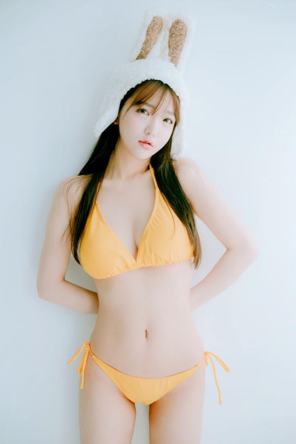    韩国尤物孙乐乐Son Ye Eun兔耳比基尼写真，清新甜美与性感诱惑的完美碰撞第5张图片