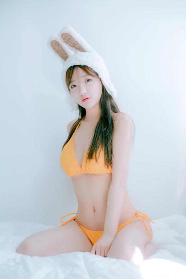    韩国尤物孙乐乐Son Ye Eun兔耳比基尼写真，清新甜美与性感诱惑的完美碰撞第15张图片