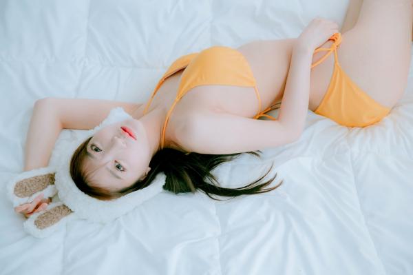    韩国尤物孙乐乐Son Ye Eun兔耳比基尼写真，清新甜美与性感诱惑的完美碰撞第30张图片