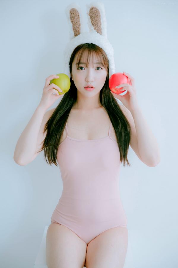    韩国尤物孙乐乐Son Ye Eun兔耳比基尼写真，清新甜美与性感诱惑的完美碰撞第45张图片
