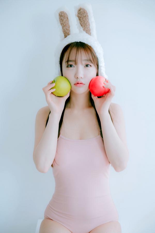    韩国尤物孙乐乐Son Ye Eun兔耳比基尼写真，清新甜美与性感诱惑的完美碰撞第46张图片