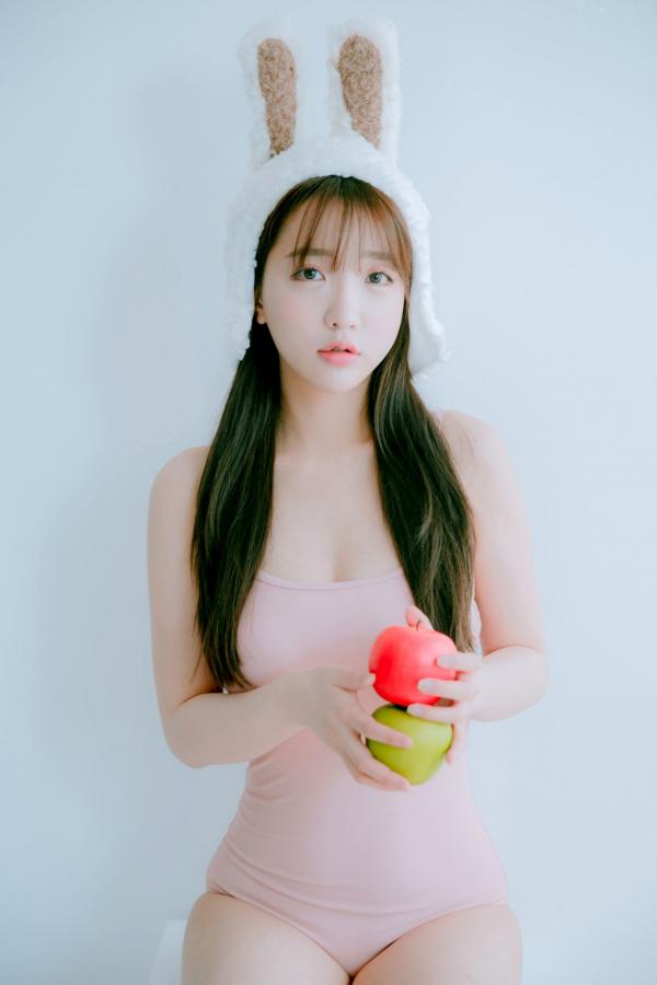    韩国尤物孙乐乐Son Ye Eun兔耳比基尼写真，清新甜美与性感诱惑的完美碰撞第47张图片