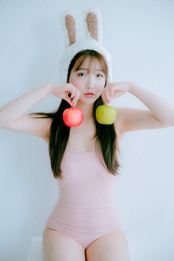    韩国尤物孙乐乐Son Ye Eun兔耳比基尼写真，清新甜美与性感诱惑的完美碰撞第48张图片