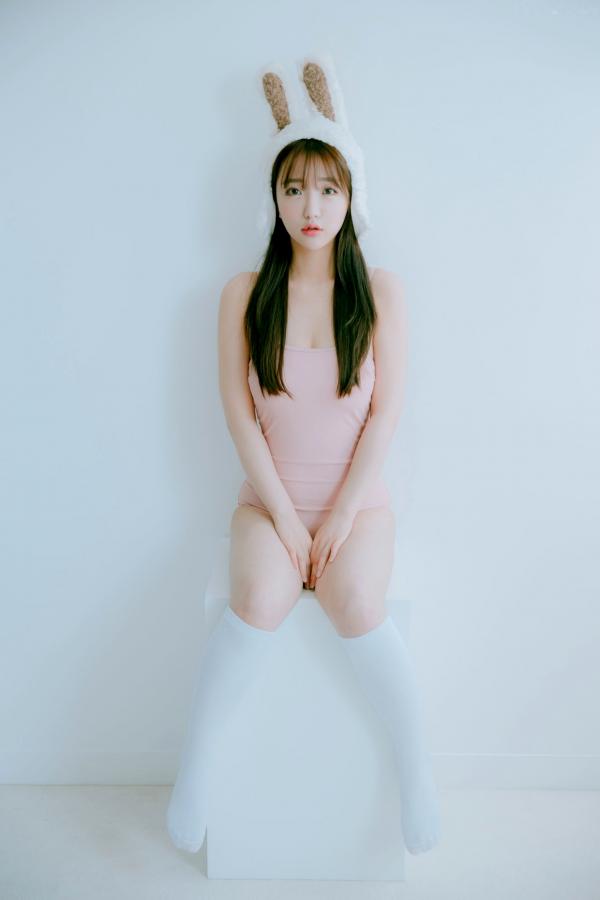    韩国尤物孙乐乐Son Ye Eun兔耳比基尼写真，清新甜美与性感诱惑的完美碰撞第50张图片