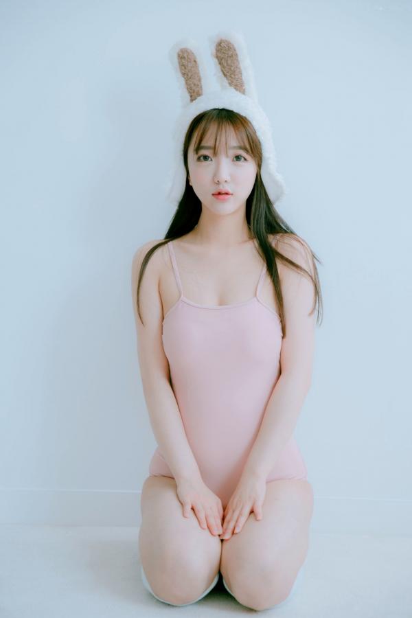    韩国尤物孙乐乐Son Ye Eun兔耳比基尼写真，清新甜美与性感诱惑的完美碰撞第66张图片
