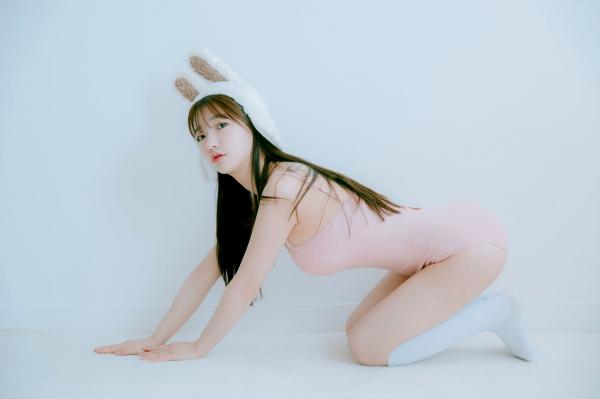    韩国尤物孙乐乐Son Ye Eun兔耳比基尼写真，清新甜美与性感诱惑的完美碰撞第67张图片