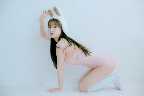   韩国尤物孙乐乐Son Ye Eun兔耳比基尼写真，清新甜美与性感诱惑的完美碰撞第69张图片