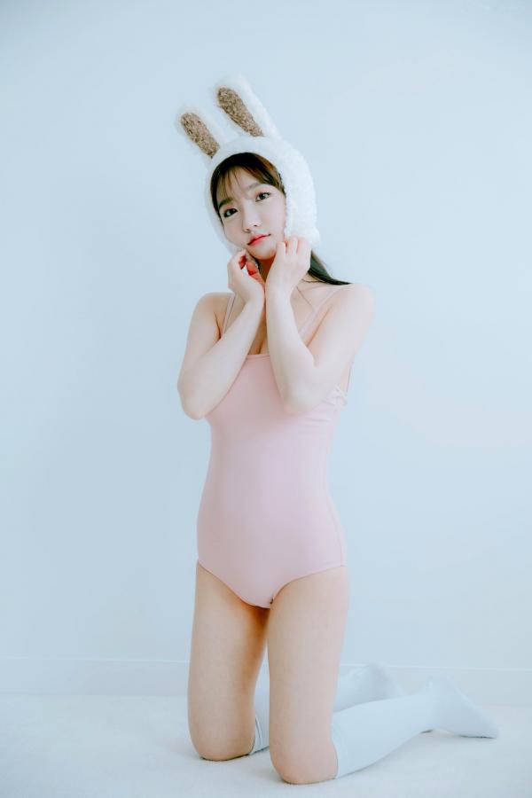    韩国尤物孙乐乐Son Ye Eun兔耳比基尼写真，清新甜美与性感诱惑的完美碰撞第74张图片