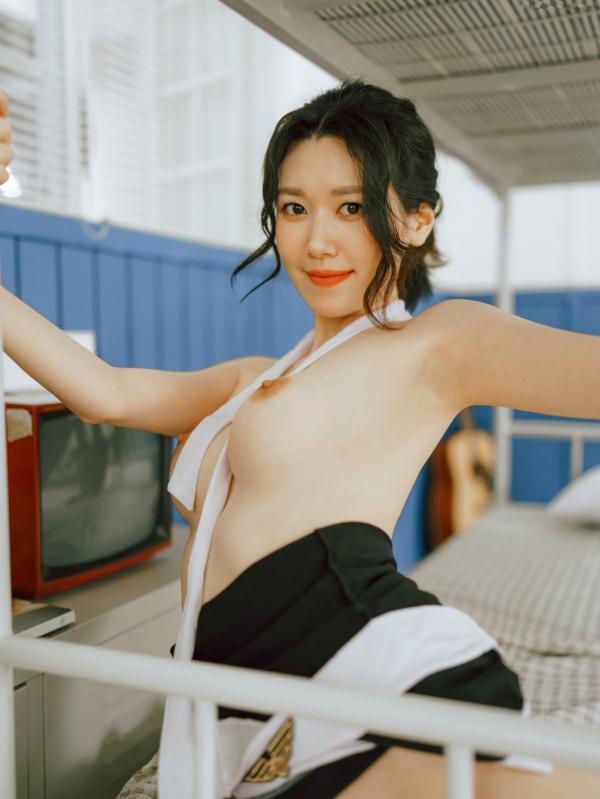    韩国美女娜拉Nara-空姐飞行结束后Vol.05-私房卧室制服诱惑系列，沉浸式火辣演绎第27张图片