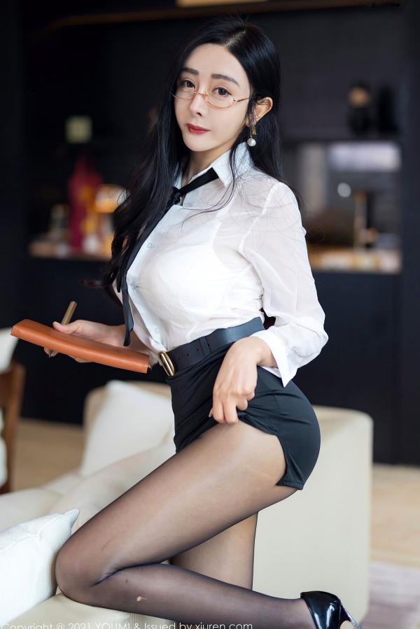   YouMi尤蜜荟-723-允爾：职场OL制服诱惑，黑丝包臀高跟尽显迷人曲线，成都旅拍私房大尺度写真，演绎性感职业装第25张图片