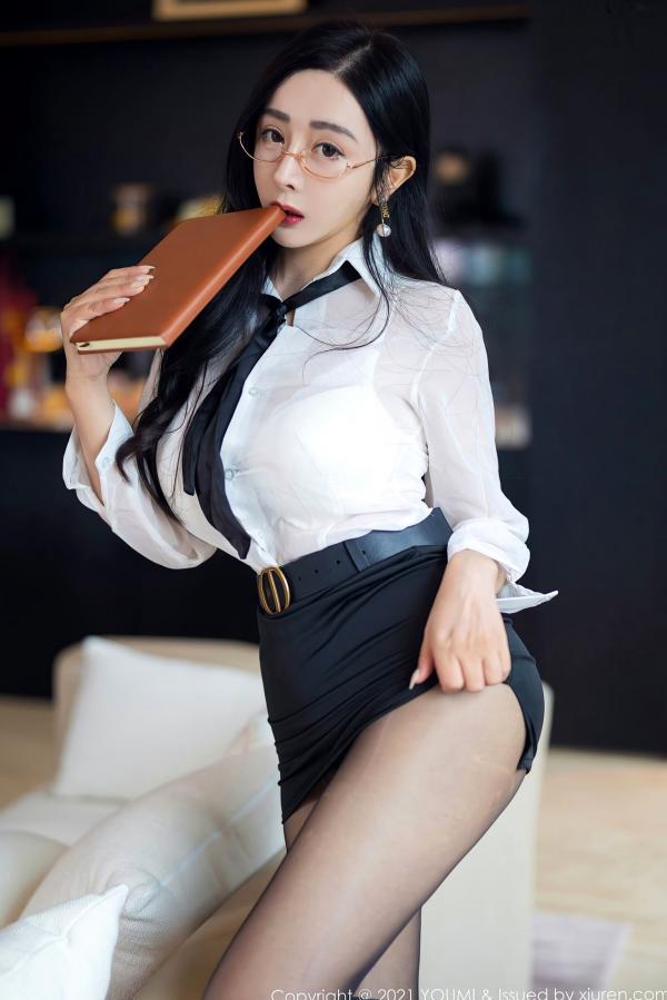    YouMi尤蜜荟-723-允爾：职场OL制服诱惑，黑丝包臀高跟尽显迷人曲线，成都旅拍私房大尺度写真，演绎性感职业装第26张图片