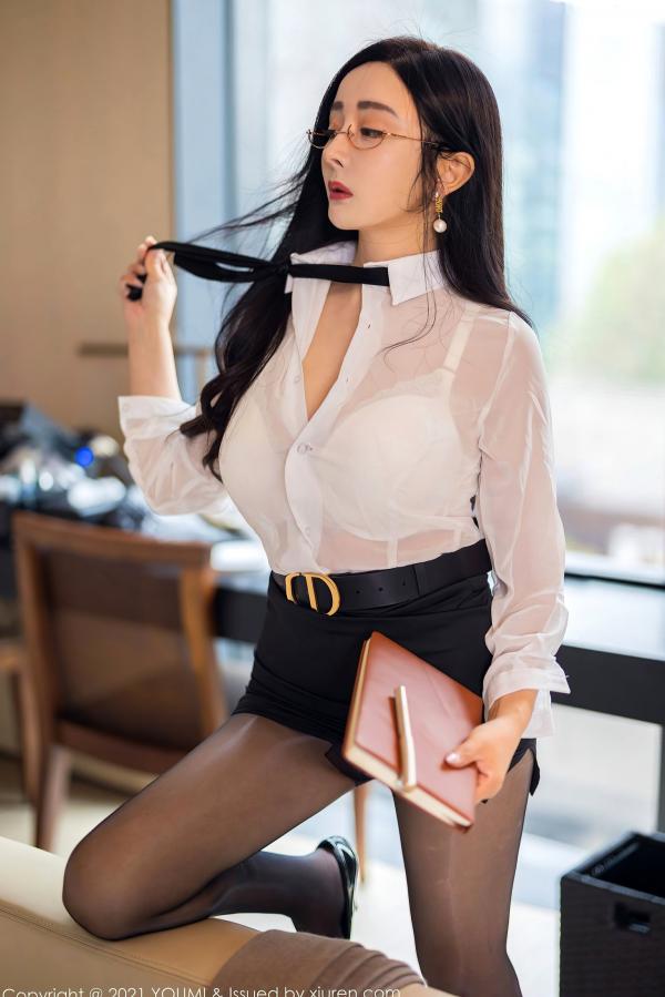    YouMi尤蜜荟-723-允爾：职场OL制服诱惑，黑丝包臀高跟尽显迷人曲线，成都旅拍私房大尺度写真，演绎性感职业装第36张图片