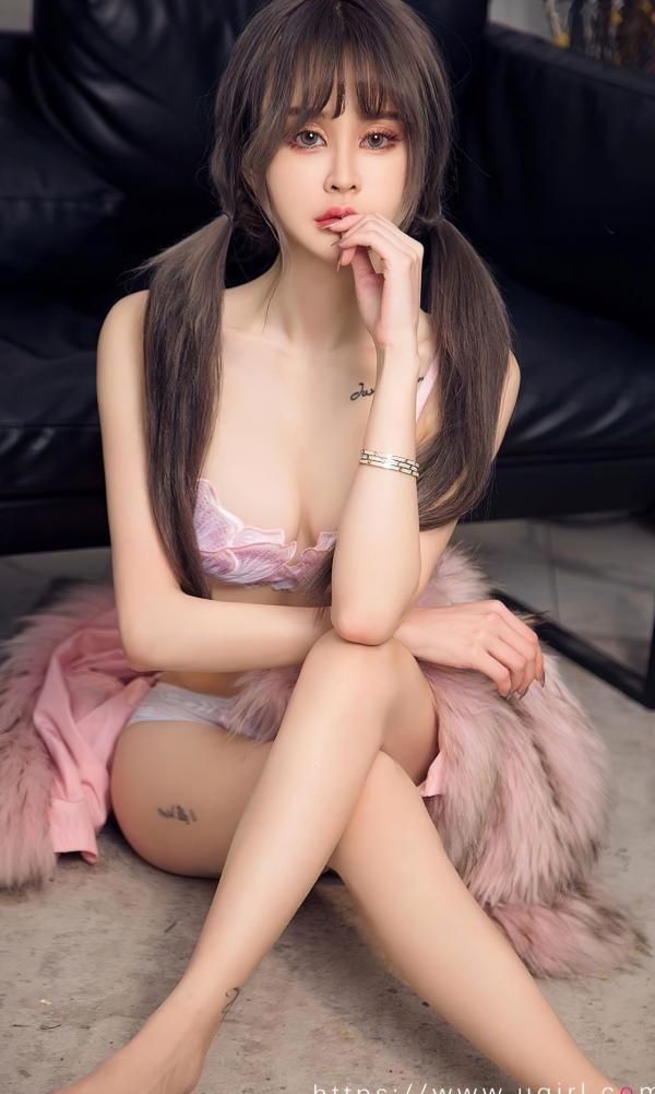    UGirlsApp尤果圈青树《甜蜜暴击》私房写真，粉色皮草搭配蕾丝内衣，双马尾金丝眼镜演绎极致性感，无圣光大尺度居家风情第6张图片