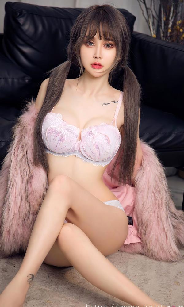    UGirlsApp尤果圈青树《甜蜜暴击》私房写真，粉色皮草搭配蕾丝内衣，双马尾金丝眼镜演绎极致性感，无圣光大尺度居家风情第21张图片