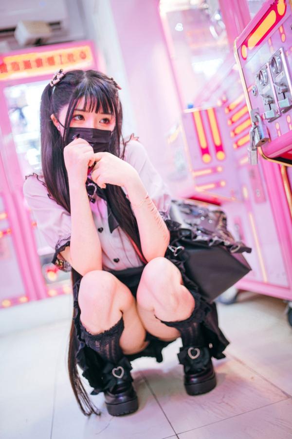    落落Raku-神待ち少女-私房写真-双马尾洛丽塔风格-清纯萝莉诱惑-Night-LiLy-2022年10月订阅第3张图片
